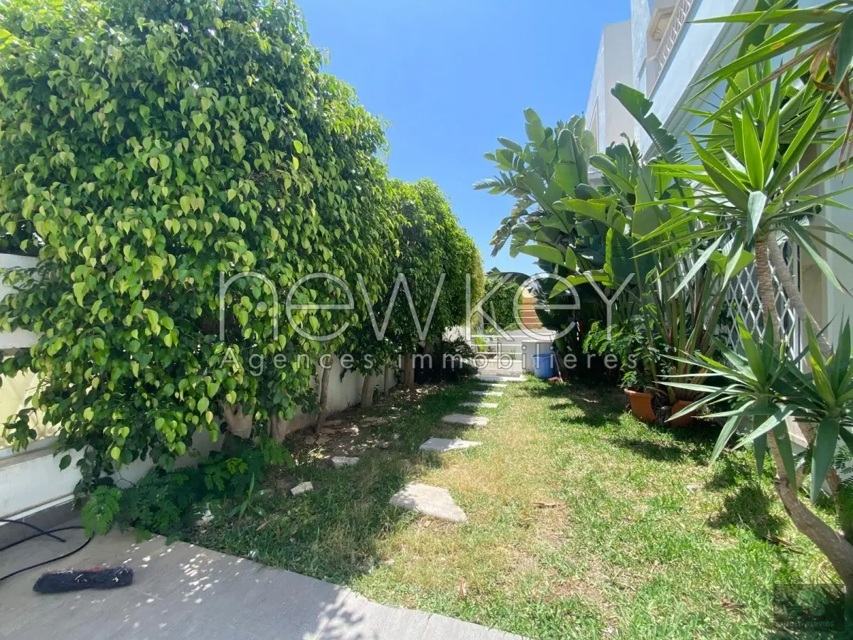 Villa avec piscine et jardin à usage bureautique à louer au Lac 2