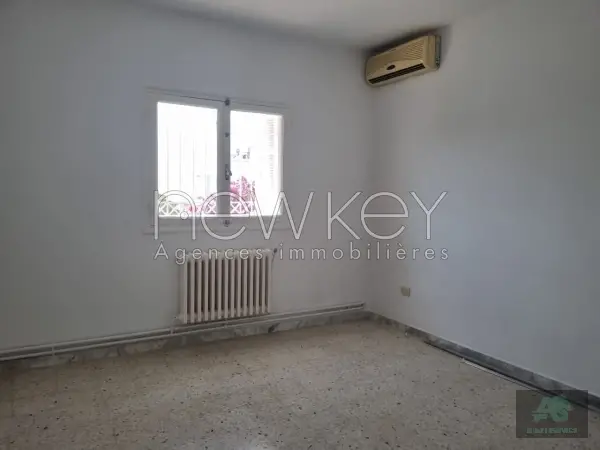 Villa s+4 avec piscine à la Marsa