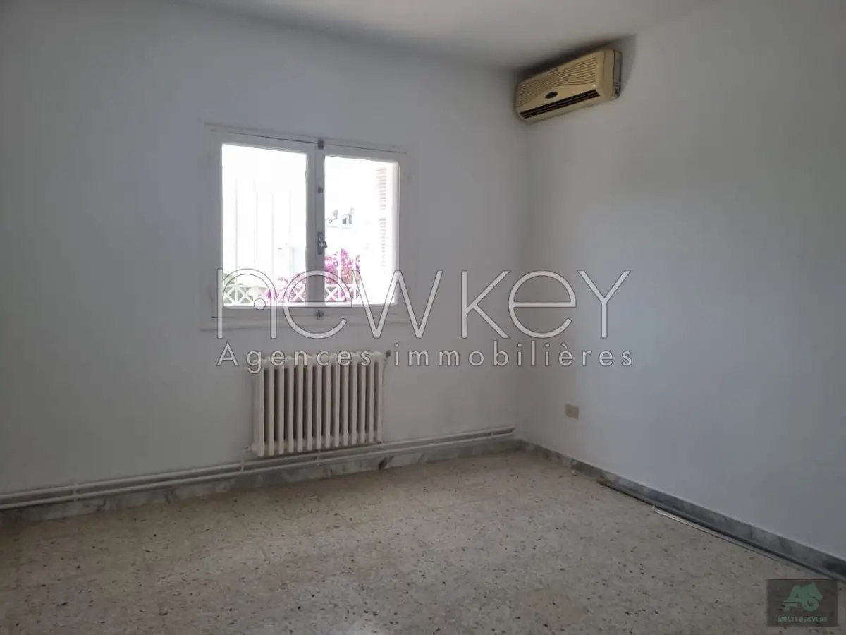 Villa s+4 avec piscine à la Marsa