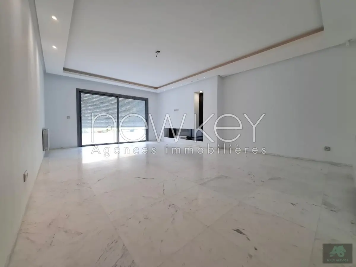 Un Appartement S+3 à vendre à La Soukra