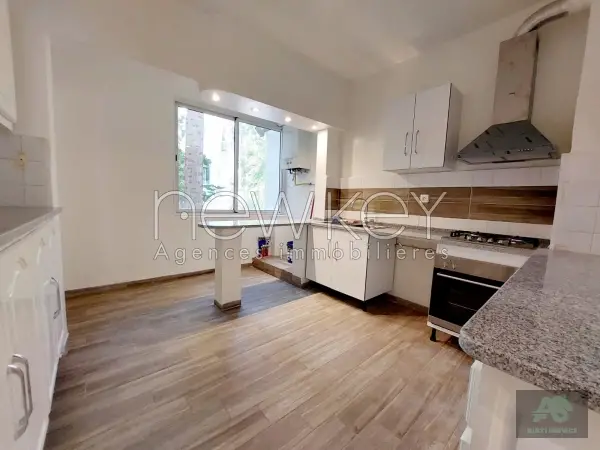 Appartement Spacieux S+2 à Cité les pins