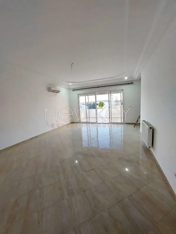 Etage de villa s+4 La Marsa