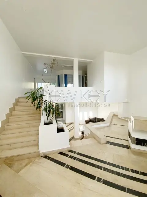 Immeuble de 9200 m² à vendre à Charguia