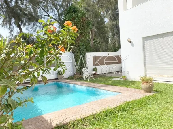 Une Belle Villa S+4 avec piscine à vendre à La Soukra