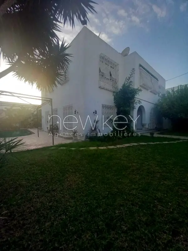 Villa s+4 à la Marsa