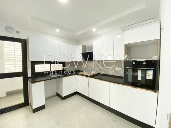Un Superbe Appartement S+2 à louer à La Soukra