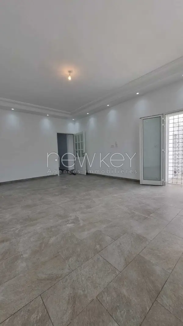 Etage s+2 au coeur de la Marsa