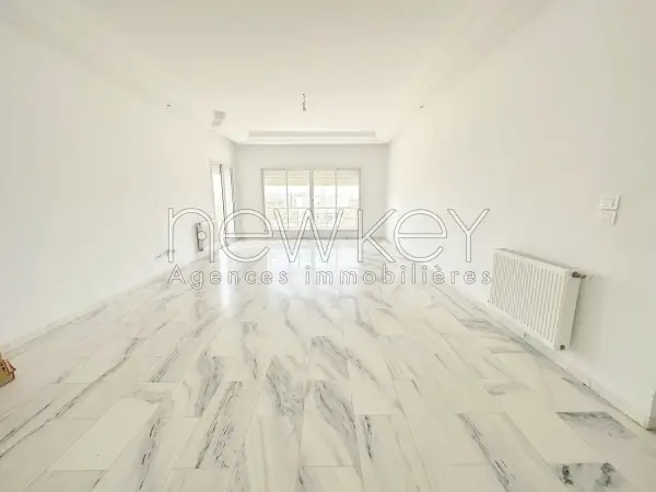 S+3 avec chambre de service à vendre aux Jardins de Carthage