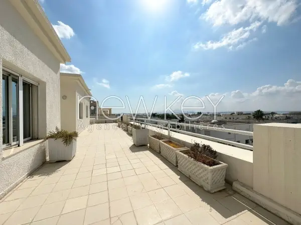 Penthouse vue dégagée à vendre au lac 2