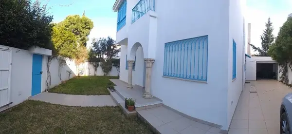 Villa s+5 à la Marsa
