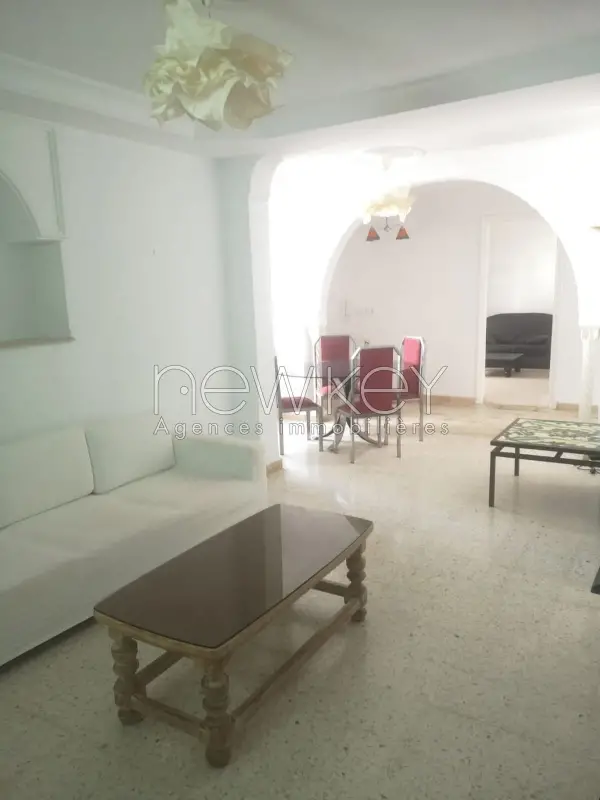 Un coquet s+2 meublé de plain pied avec jardin à La Marsa
