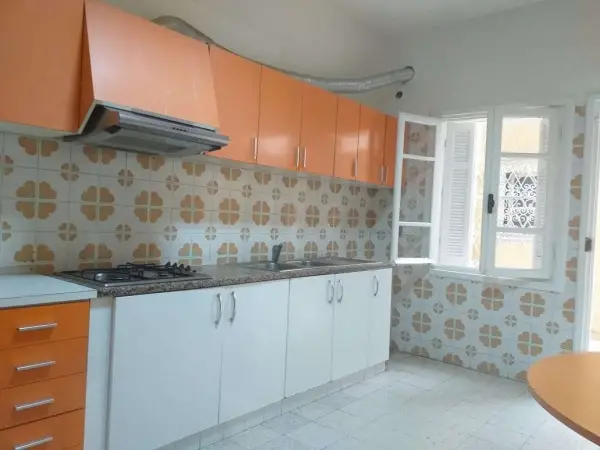 Rdc de villa (s 2) à la Marsa - 4