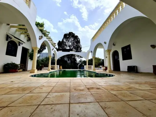 Coquette Villa à La Soukra - 11