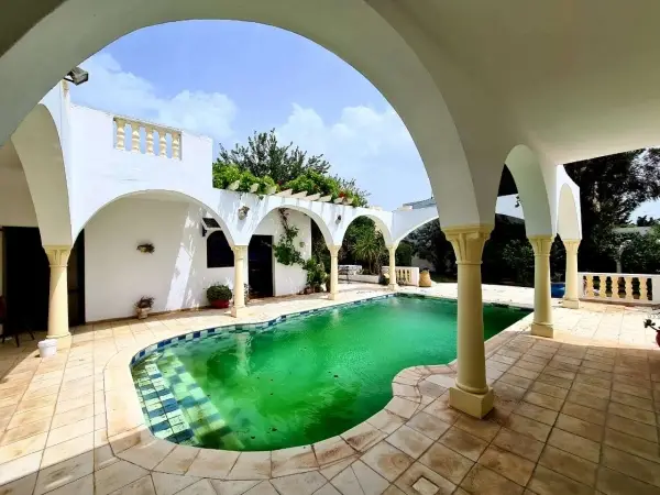 Coquette Villa à La Soukra - 9