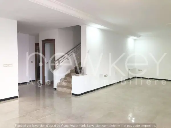 Villa S+6 avec piscine à louer aux Jardins de Carthage - 2