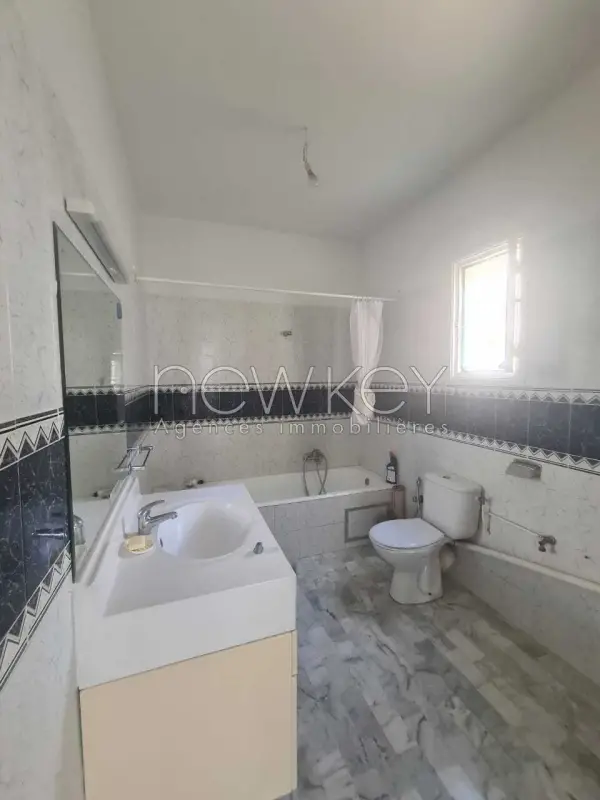 Duplex s+3 à la Marsa - 9