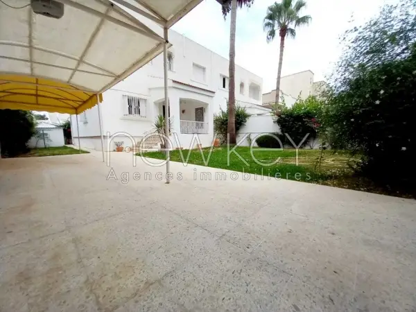 Duplex S+4 à la Marsa - 1