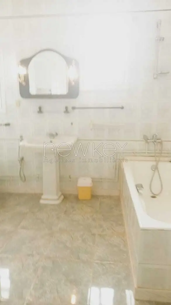 Etage de villa s+3 à la Marsa - 8