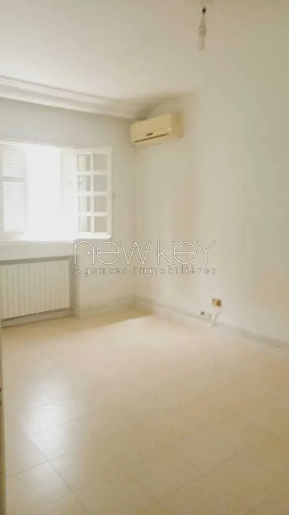 Etage de villa s+3 à la Marsa - 2
