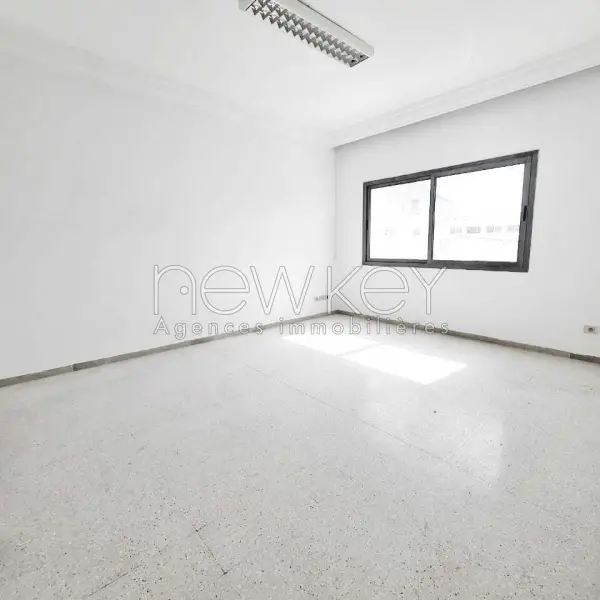 Bureau A4 à louer à La Soukra - 2