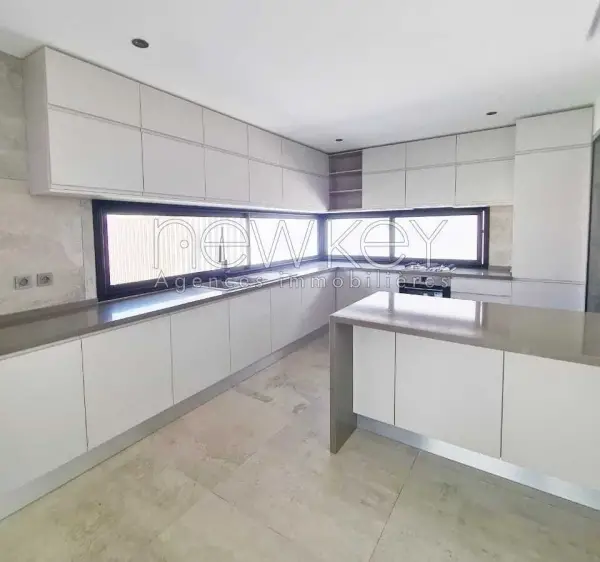 Villa De Luxe de Style Minimaliste S+4 à vendre à La Soukra - 3