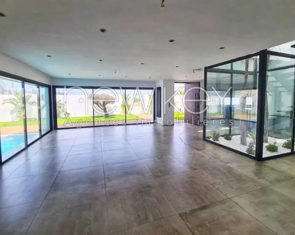 Villa De Luxe de Style Minimaliste S+4 à vendre à La Soukra - 1