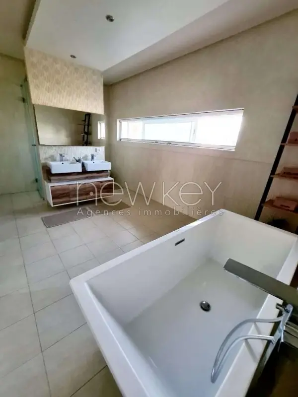 Splendide Villa avec piscine à Louer à La Soukra - 13