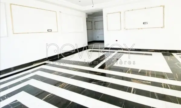 Un Rez-de-chaussée S4 avec une piscine à La Soukra - 1