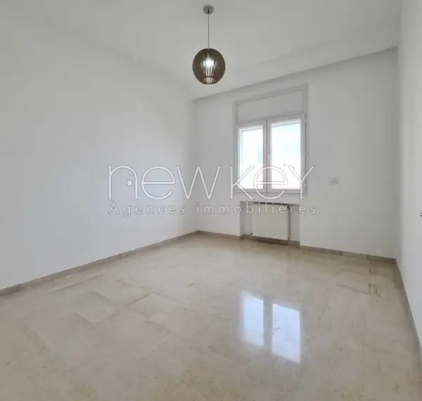 Bel Appartement à vendre S3 aux Jardins de L'Aouina - 2