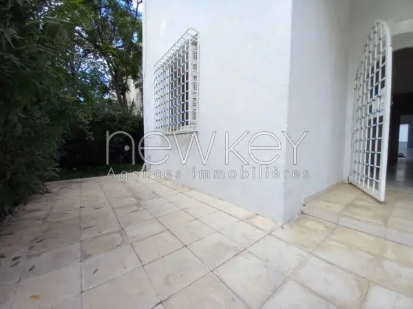 S+3 avec jardin au coeur de la Marsa - 1