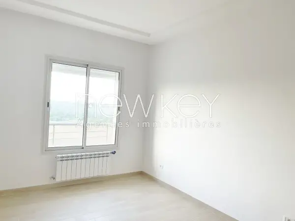 Un Appartement Neuf S2 à vendre à La Soukra - 2