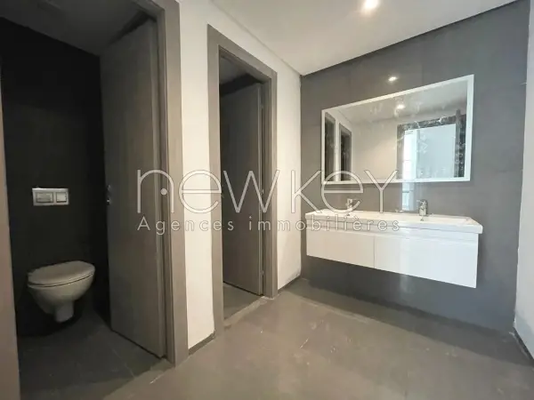Bureau neuf de 184m² à louer au lac 2 - 4