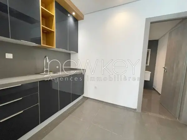 Bureau neuf de 184m² à louer au lac 2 - 3