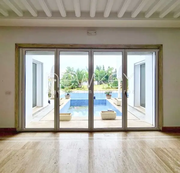 Villa de Maître à Louer à La Soukra - 2