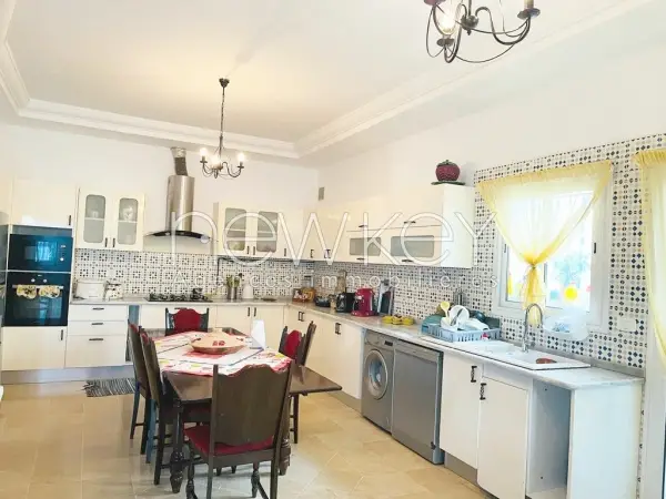 Une Belle Villa avec piscine à vendre à La Soukra - 4