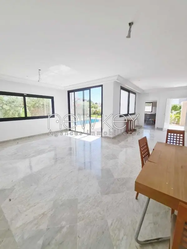 Villa Haut Standing S4 à vendre à La Soukra - 1
