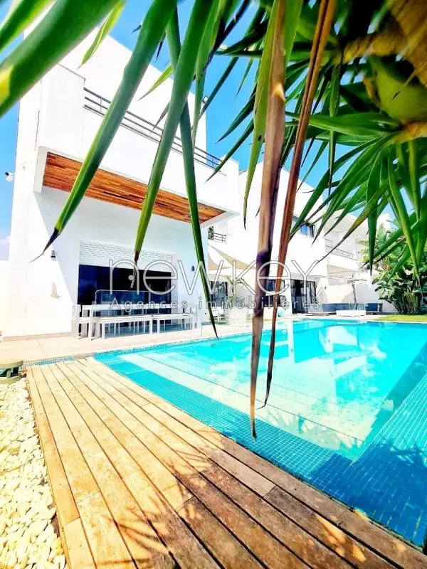 Somptueuse Villa de Maître à vendre à La Soukra - 2