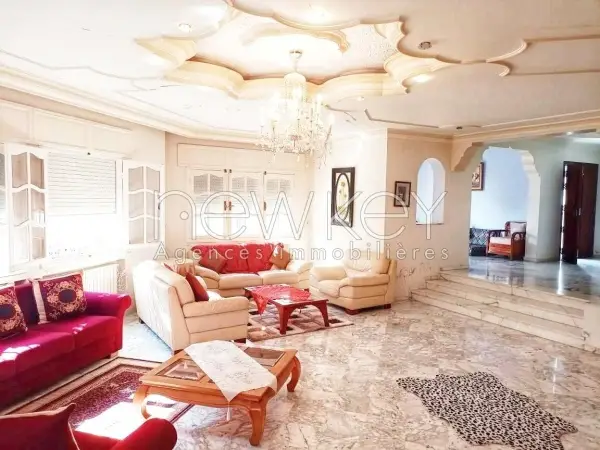 Belle Villa S5 avec jardin à vendre à La Soukra - 1