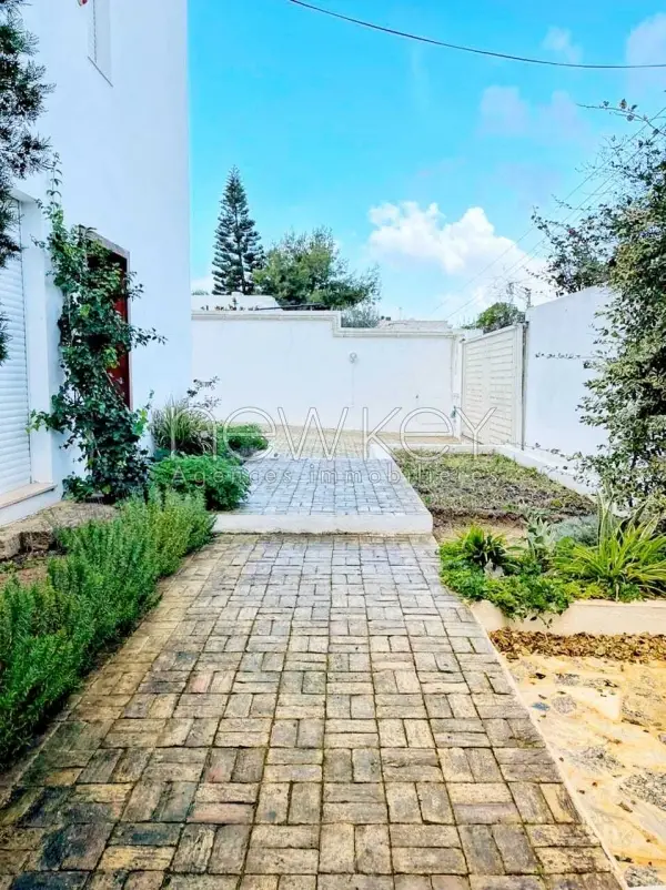 Une Superbe Villa S+4 à La Soukra - 8