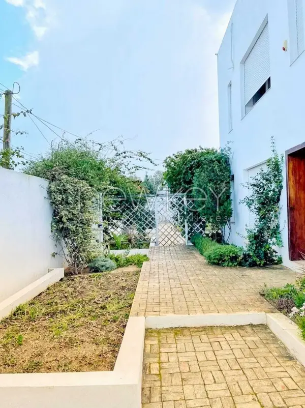 Une Superbe Villa S+4 à La Soukra - 7