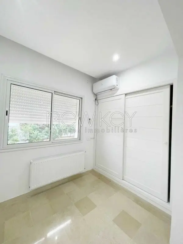 Une Superbe Villa S+4 à La Soukra - 3