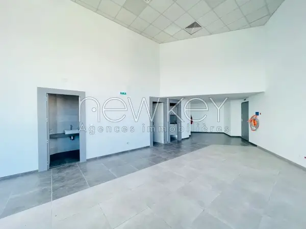 Immeuble de 3708m² à louer à la zone d'activité kheireddine - 2