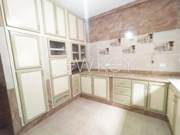 Immeuble à vendre à La Soukra - 3