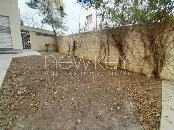 Une Belle Villa S4 avec jardin à louer à Ain Zaghouan - 5