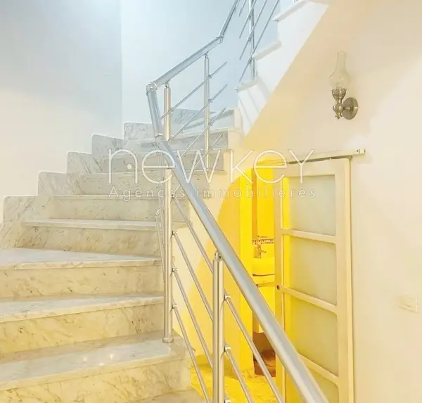 Un Duplex S2 à louer à La Soukra - 3