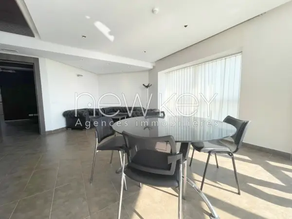 Immeuble de 2128m² à louer aux Berges du Lac 2 - 6