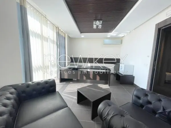 Immeuble de 2128m² à louer aux Berges du Lac 2 - 7