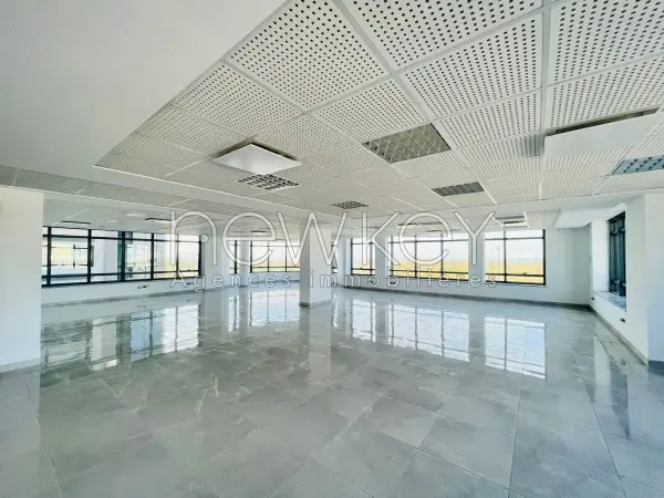 Immeuble de 10230m² à louer à la zone d'activité kheireddine - 1