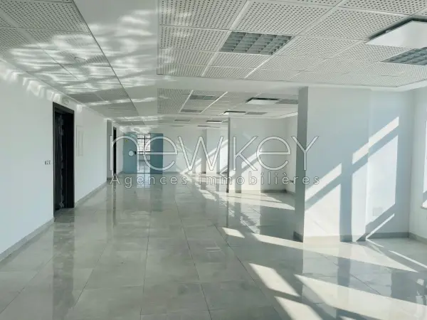 Immeuble de 10230m² à louer à la zone d'activité kheireddine - 5