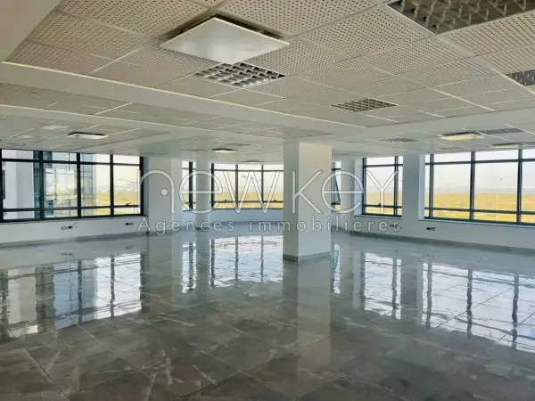 Immeuble de 10230m² à louer à la zone d'activité kheireddine - 7